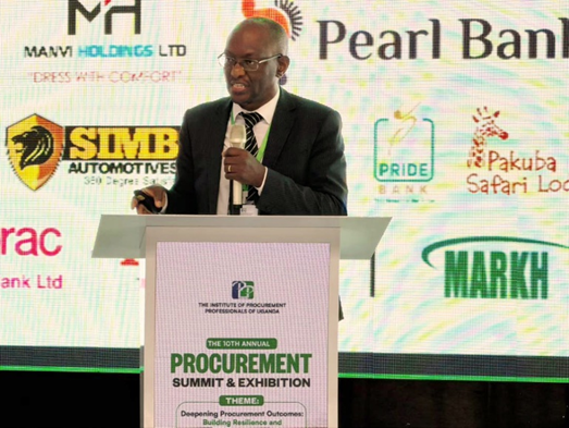 Mwinganisa delivering his remarks during the summit